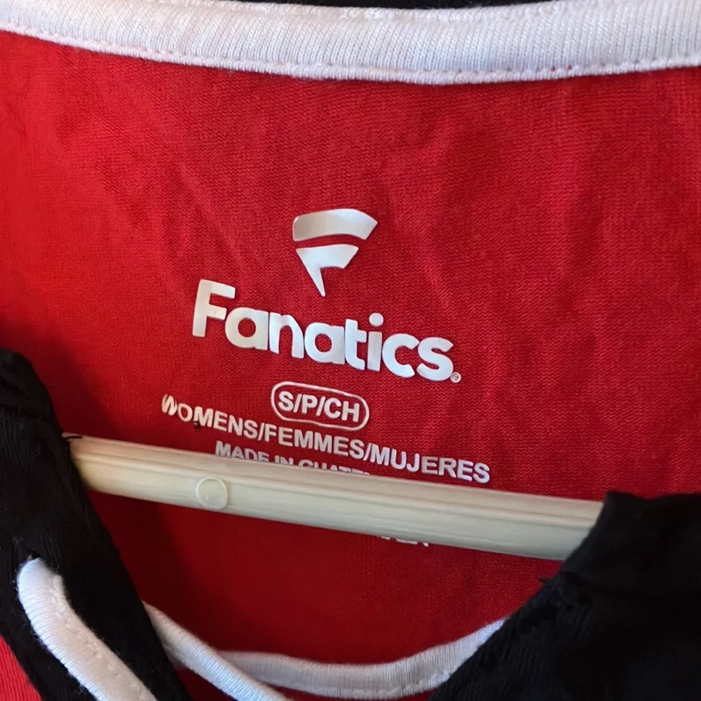 Fanatics Blackhawks shirt - Picture 3 of 3